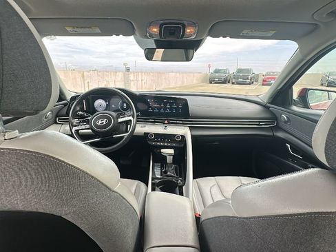 Used 2025 Hyundai Elantra Limited FWD image 30