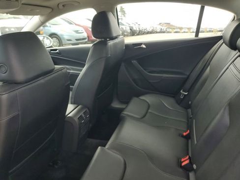 Used 2007 Volkswagen Passat Wolfsburg Edition FWD image 7