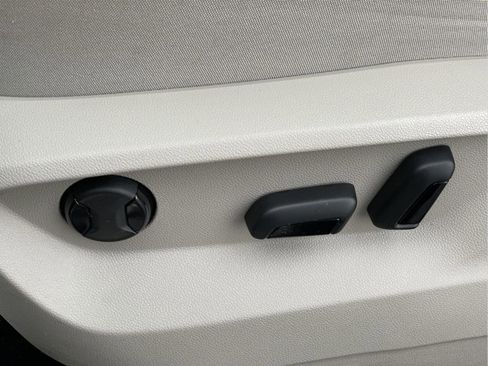 Used 2023 Volkswagen Atlas SE w/ Black Wheel Package image 26