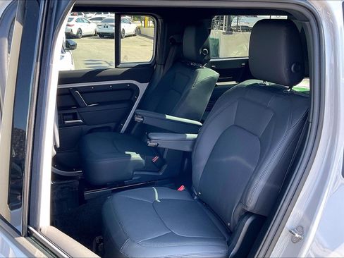 New 2026 Land Rover Defender 130 X-Dynamic SE AWD/4WD image 17