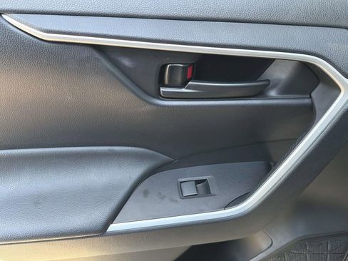 Certified 2025 Toyota RAV4 LE FWD image 28