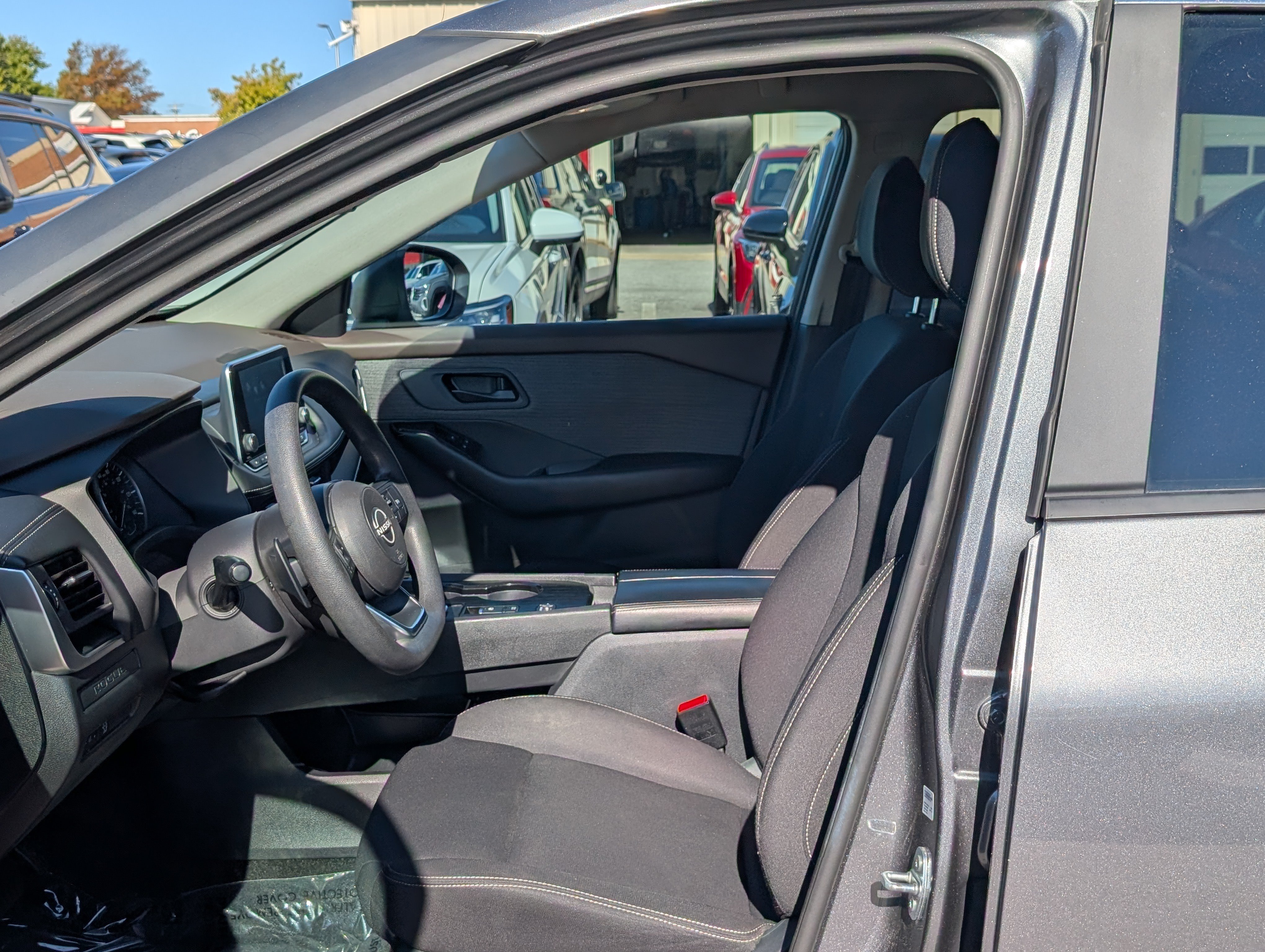 Used 2023 Nissan Rogue S FWD image 14