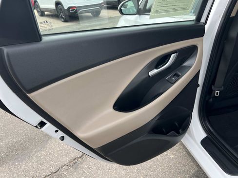 Used 2018 Hyundai Elantra GT FWD image 19