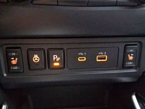 Used 2023 Nissan Frontier SV w/ SV Convenience Package image 6