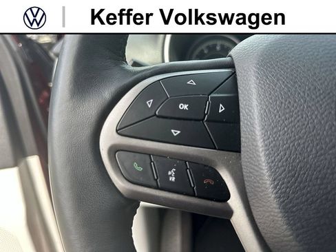 Used 2019 Jeep Cherokee Limited FWD image 17