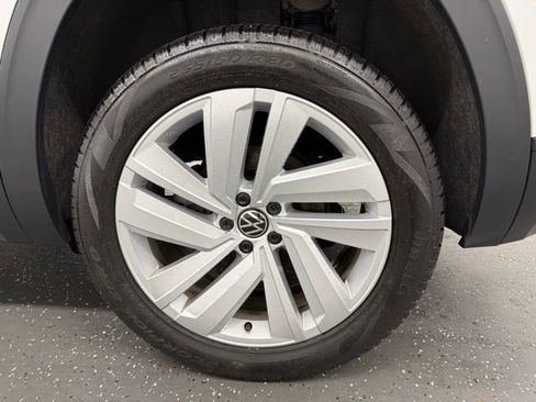 Used 2020 Volkswagen Atlas Cross Sport SE image 20