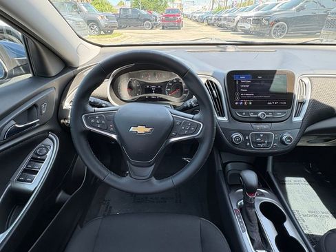Used 2025 Chevrolet Malibu RS FWD image 14