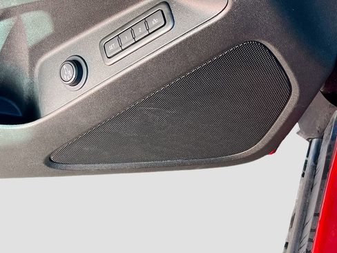 Used 2023 Chevrolet Equinox Premier image 19