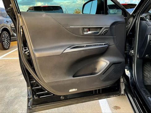 Used 2021 Toyota Venza XLE w/ Carpet Mat Package (TMS) image 20