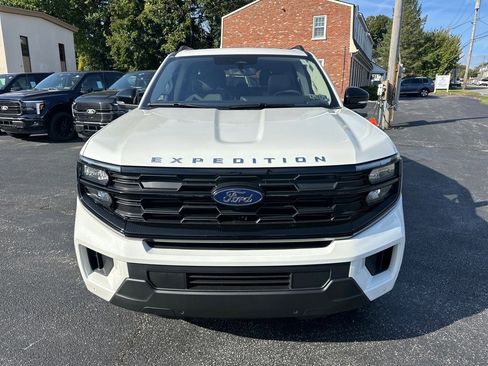 New 2025 Ford Expedition Active image 2