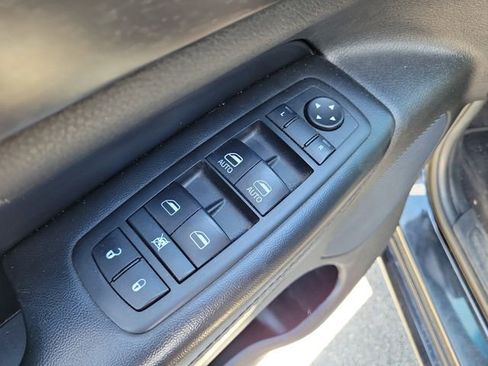 Used 2014 Jeep Grand Cherokee Altitude AWD/4WD image 19