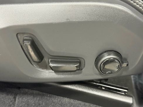 Used 2018 Volvo XC60 T8 Inscription w/ Luxury Seat Package image 52