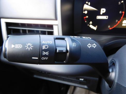 New 2025 Mitsubishi Outlander SE image 18