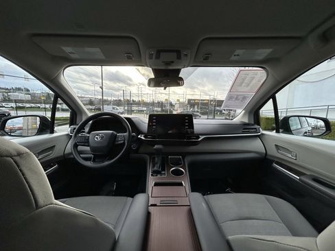Certified 2024 Toyota Sienna LE image 19