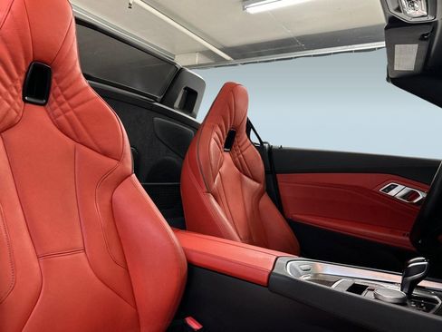 Used 2024 BMW Z4 M40i w/ Shadowloine Package image 28