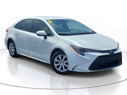 Used 2025 Toyota Corolla LE FWD image 30