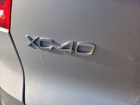 Used 2023 Volvo XC40 B5 Plus image 10