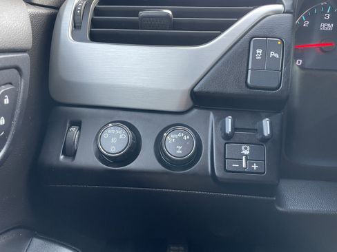 Used 2019 GMC Yukon XL SLE w/ HD Trailering Package image 14