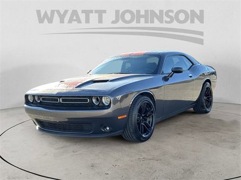 Used 2017 Dodge Challenger R/T image 1