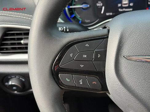 Used 2024 Chrysler Pacifica Limited FWD image 26