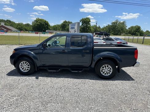 Used 2017 Nissan Frontier SV w/ SV Value Truck Package AWD/4WD image 8