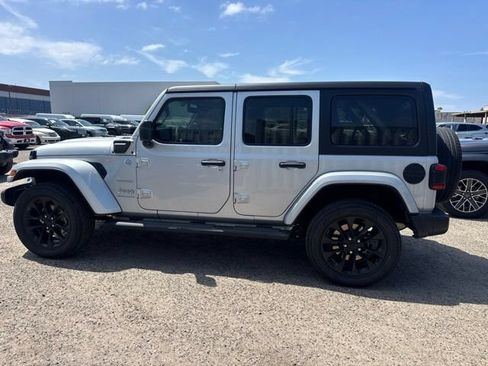 Used 2023 Jeep Wrangler Unlimited Sahara w/ Cold Weather Group AWD/4WD image 8