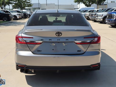 Used 2026 Toyota Camry SE w/ Convenience Package FWD image 4