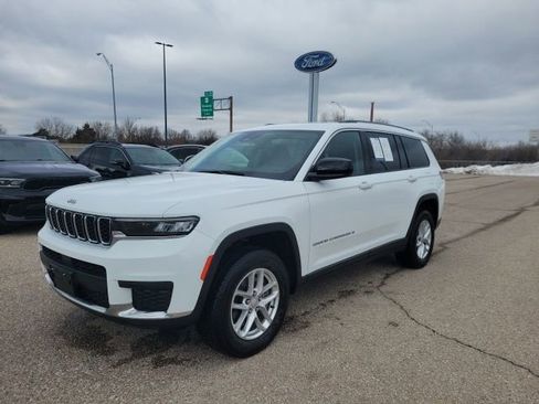 Used 2023 Jeep Grand Cherokee L Laredo AWD/4WD image 17