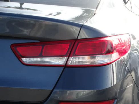 Used 2020 Kia Optima LX image 11