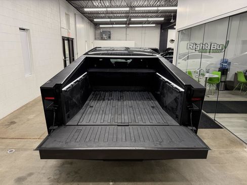 Used 2024 Tesla Cybertruck AWD Crew Cab image 17