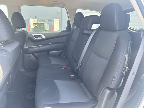 Used 2020 Nissan Pathfinder SV image 21