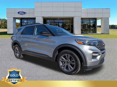 Certified 2022 Ford Explorer XLT w/ Equipment Group 202A image 1