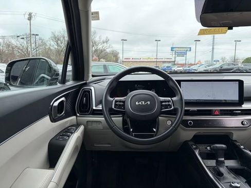 Used 2025 Kia Sorento S image 2