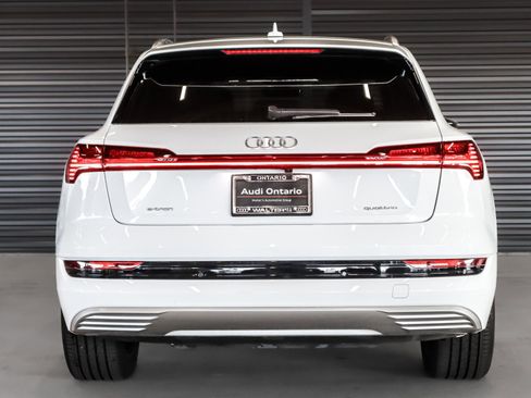 Used 2022 Audi e-tron Premium image 12