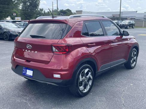 Used 2024 Hyundai Venue SEL FWD image 3