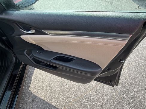 Used 2016 Honda Civic Touring image 19