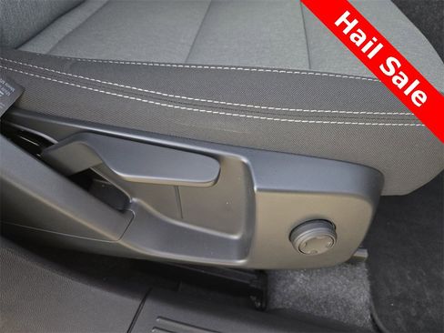 Used 2024 Volvo XC40 B5 Core image 30