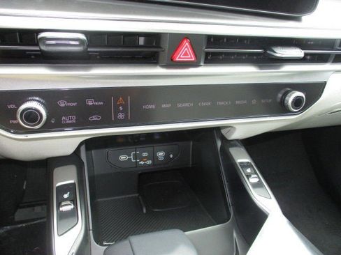 New 2025 Kia Sorento S image 22