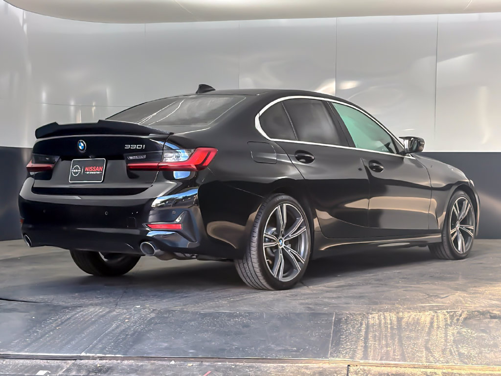 Used 2022 BMW 330i Sedan w/ Driving Assistance Package RWD image 3