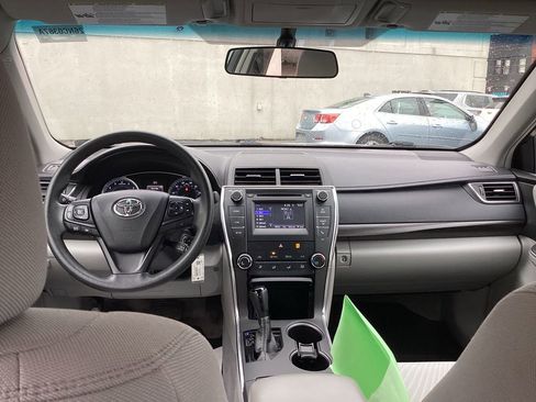 Used 2017 Toyota Camry LE image 32