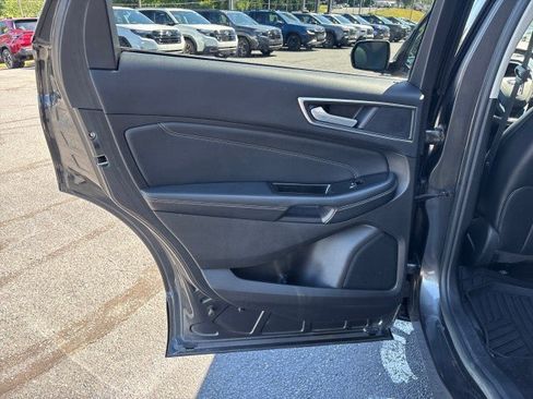 Used 2017 Ford Edge Titanium w/ Equipment Group 301A FWD image 31