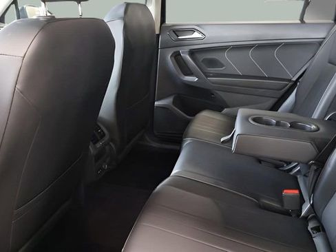 Used 2022 Volkswagen Tiguan SE image 16