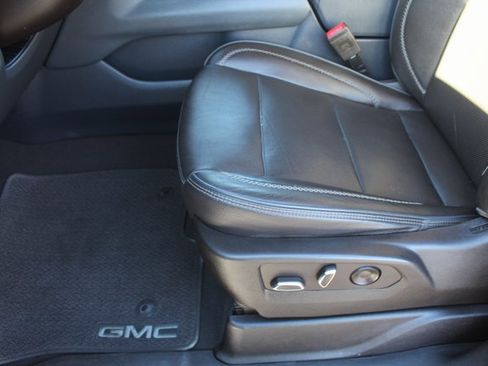 Used 2022 GMC Yukon XL Denali w/ Denali Premium Package image 48