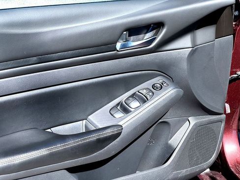 Used 2025 Nissan Altima 2.5 SV image 12