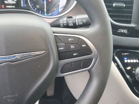 Used 2018 Chrysler Pacifica Touring Plus image 17