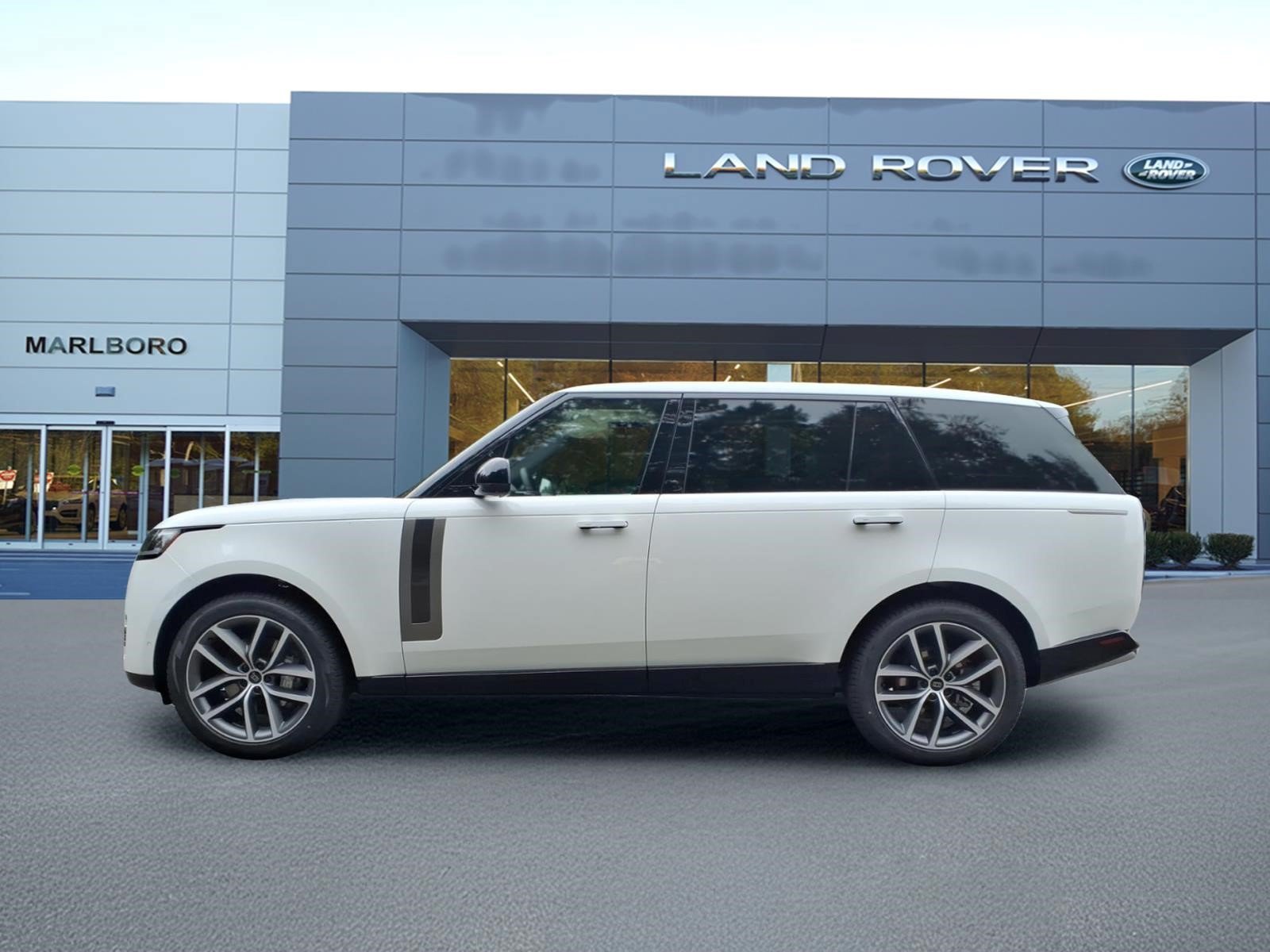 New 2027 Land Rover Range Rover Long Wheelbase SE AWD/4WD image 6