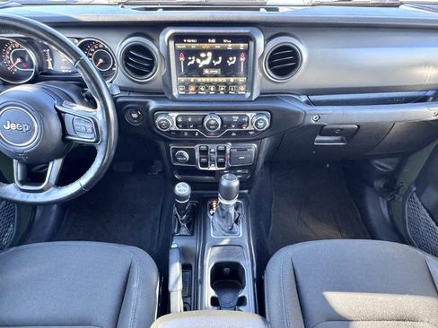 Certified 2022 Jeep Gladiator Willys image 12