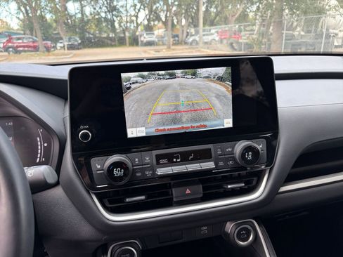 Used 2025 Toyota Grand Highlander FWD image 17