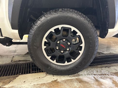 Used 2025 Toyota Tacoma TRD Off-Road image 29