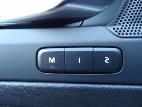 Certified 2024 Volvo XC40 B5 Plus w/ Protection Package Premier image 15